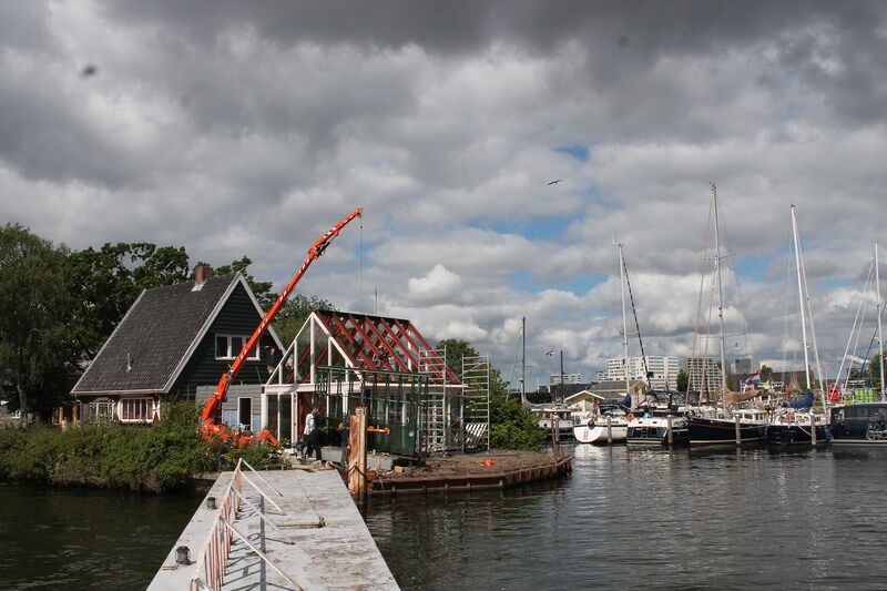 Het glazen huisje aan de Sixhaven met kraan